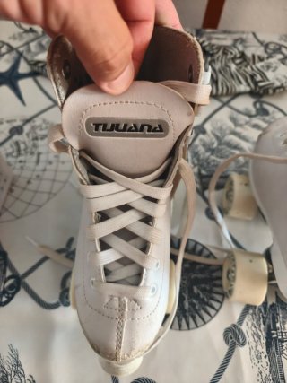 Patines artísticos blancos. Marca Tijuana.