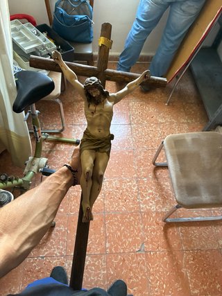 Crucifijo antiguo de madera