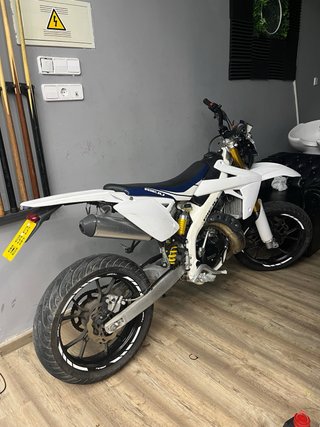 Rieju MRT Pro Supermotard Blanca y Azul