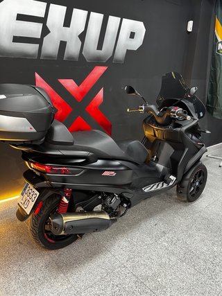 Piaggio MP3 500 Negro