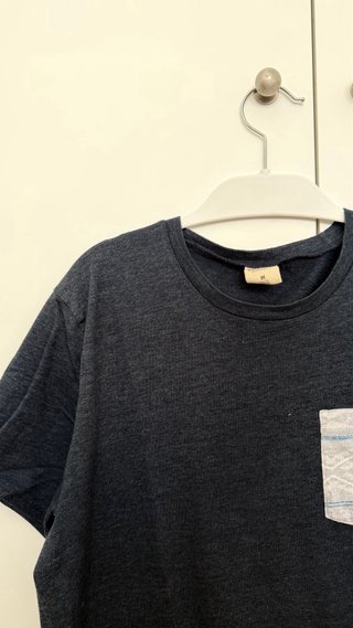 Camiseta Hollister Talla M con bolsillo