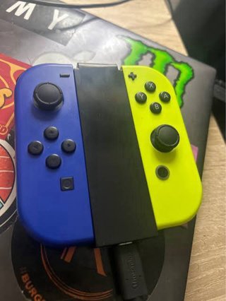 Nintendo Switch Azul y Amarillo