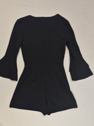Mono de Bershka negro con manga acampanada