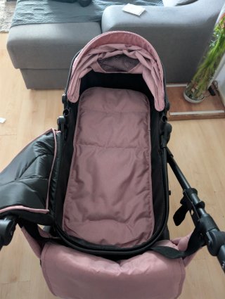 Carrito de bebé rosa