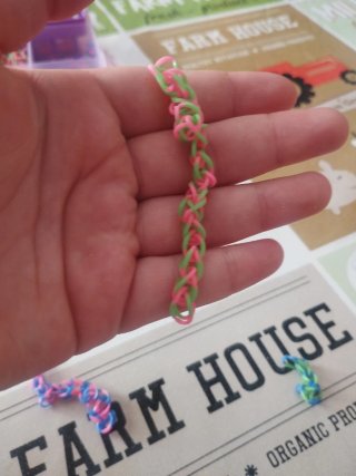 Pulseras de gomas hechas a mano