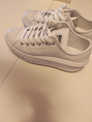 Zapatillas Converse Blancas Bajas. Talla 37 grande