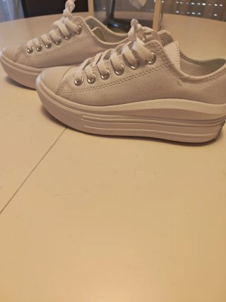 Zapatillas Converse Blancas Bajas. Talla 37 grande