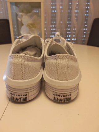 Zapatillas Converse Blancas Bajas. Talla 37 grande