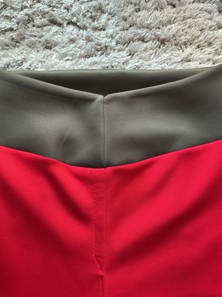 Pantalón rojo cintura ajustable