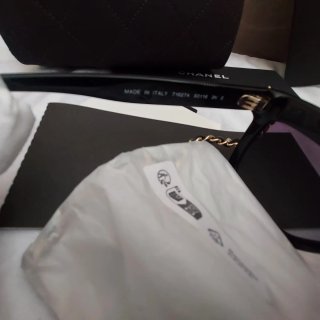 Occhiali da sole Chanel neri e oro