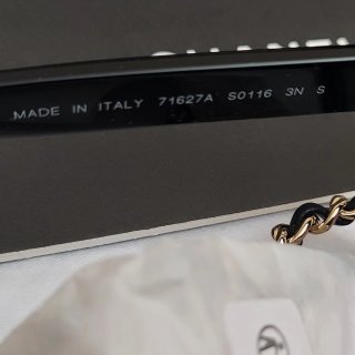 Occhiali da sole Chanel neri e oro
