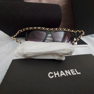 Occhiali da sole Chanel neri e oro
