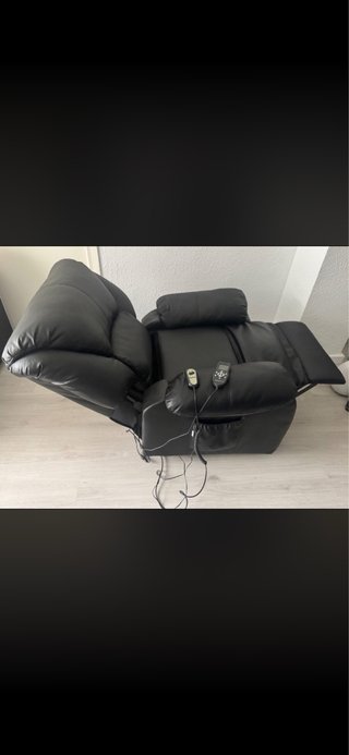 Poltrona Elettrica in Pelle Nera Poco Usata