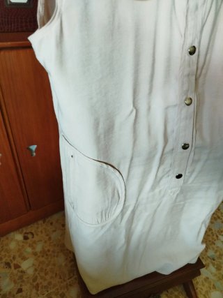 Vestido beige sin mangas
