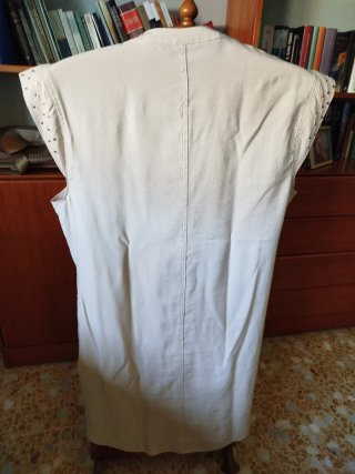 Vestido beige sin mangas