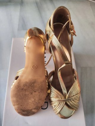 Tacones dorados Anna Field talla 36