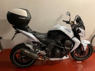 Kawasaki Z750 Blanca y Negra
