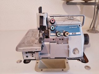 Máquina de coser remalladora industrial Singer