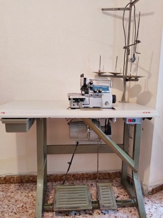 Máquina de coser remalladora industrial Singer