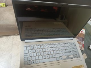 Portatile Asus Vivobook Argento e monitor 24 pollici