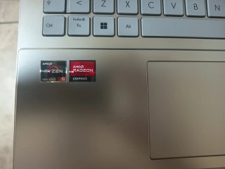 Portatile Asus Vivobook Argento e monitor 24 pollici