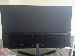 Portatile Asus Vivobook Argento e monitor 24 pollici
