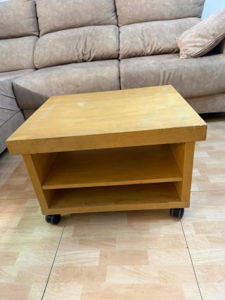 Tavolino in legno con ruote