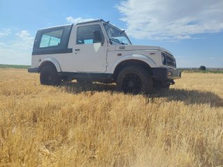 Suzuki Samurai