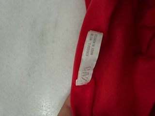 Vestido corto rojo con escote halter