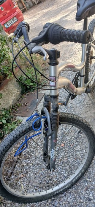 Bicicleta Mountain Bike plateada