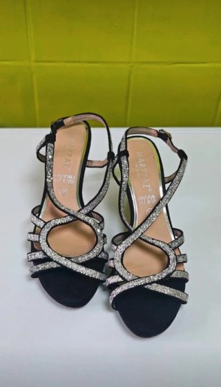 Sandalias Marypaz T.39 Negras y Plateadas