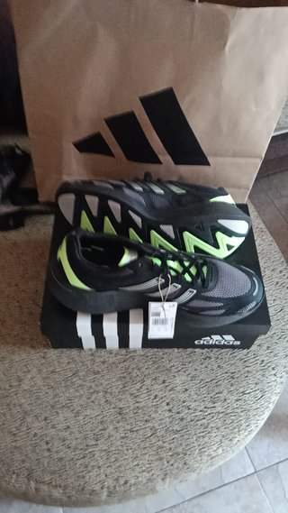 Zapatillas Adidas Negras y Verdes