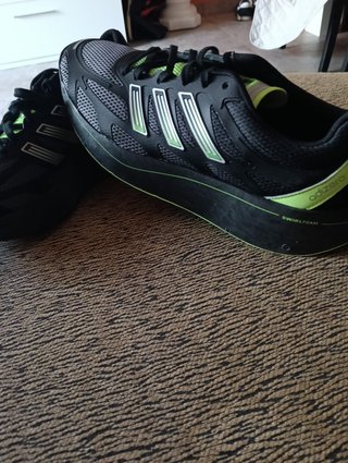 Zapatillas Adidas Negras y Verdes