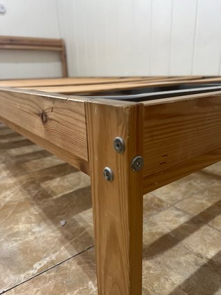 Cama individual con somier de madera