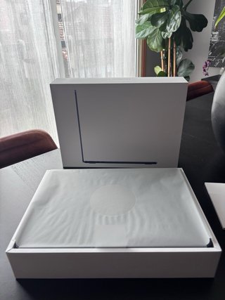 MacBook Air M2 13" Medianoche