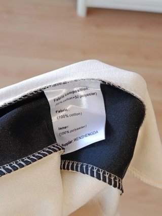 Shorts Essentials Beige y Negro