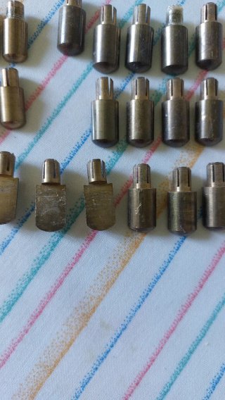 Supporti metallici per mensole