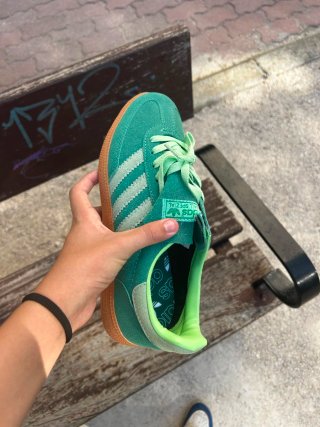 Zapatillas Adidas Spezial Verde Talla 41 y medio.