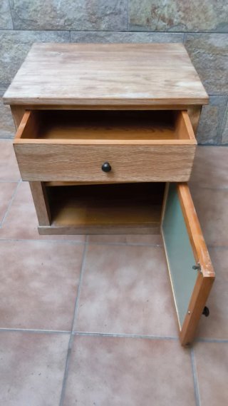 Mesa auxiliar madera con cajón y puerta