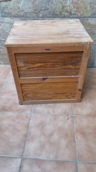 Mesa auxiliar madera con cajón y puerta