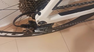 Bicicleta de gravel/carretera eléctrica CUBE blanc