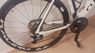 Bicicleta de gravel/carretera eléctrica CUBE blanc