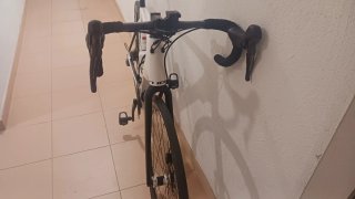 Bicicleta de gravel/carretera eléctrica CUBE blanc