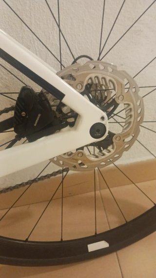 Bicicleta de gravel/carretera eléctrica CUBE blanc