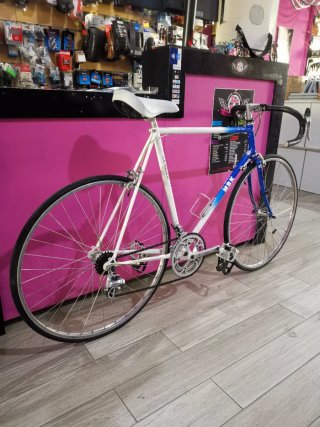 Bicicleta de carretera clásica MBK