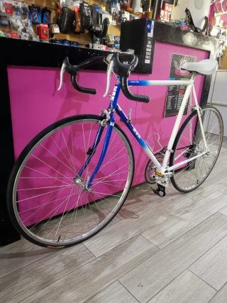 Bicicleta de carretera clásica MBK