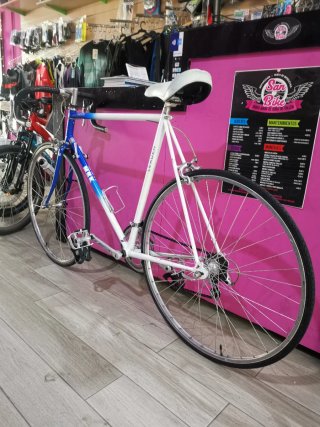 Bicicleta de carretera clásica MBK