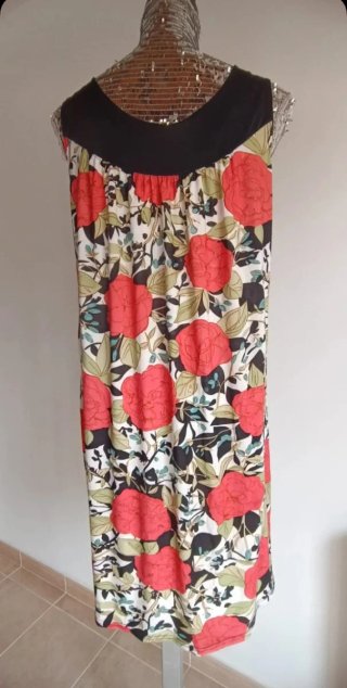 Vestido floral M/L con detalle de bolitas