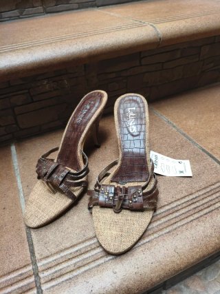 Tacones bajos verano beige y marrón