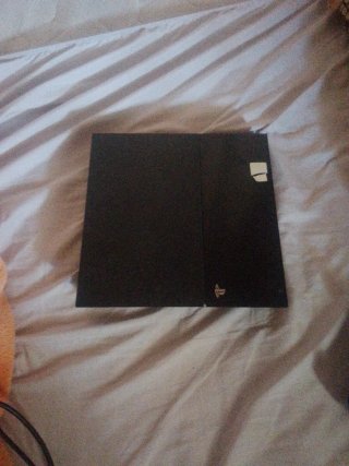 PS4 (PlayStation 4) Negra + FIFA 20 y MotoGP